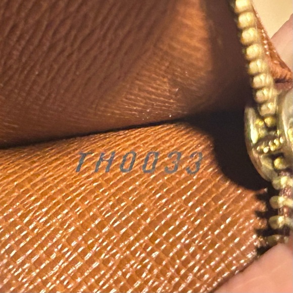 Louis Vuitton Sarah Wallet - Picture 10 of 10